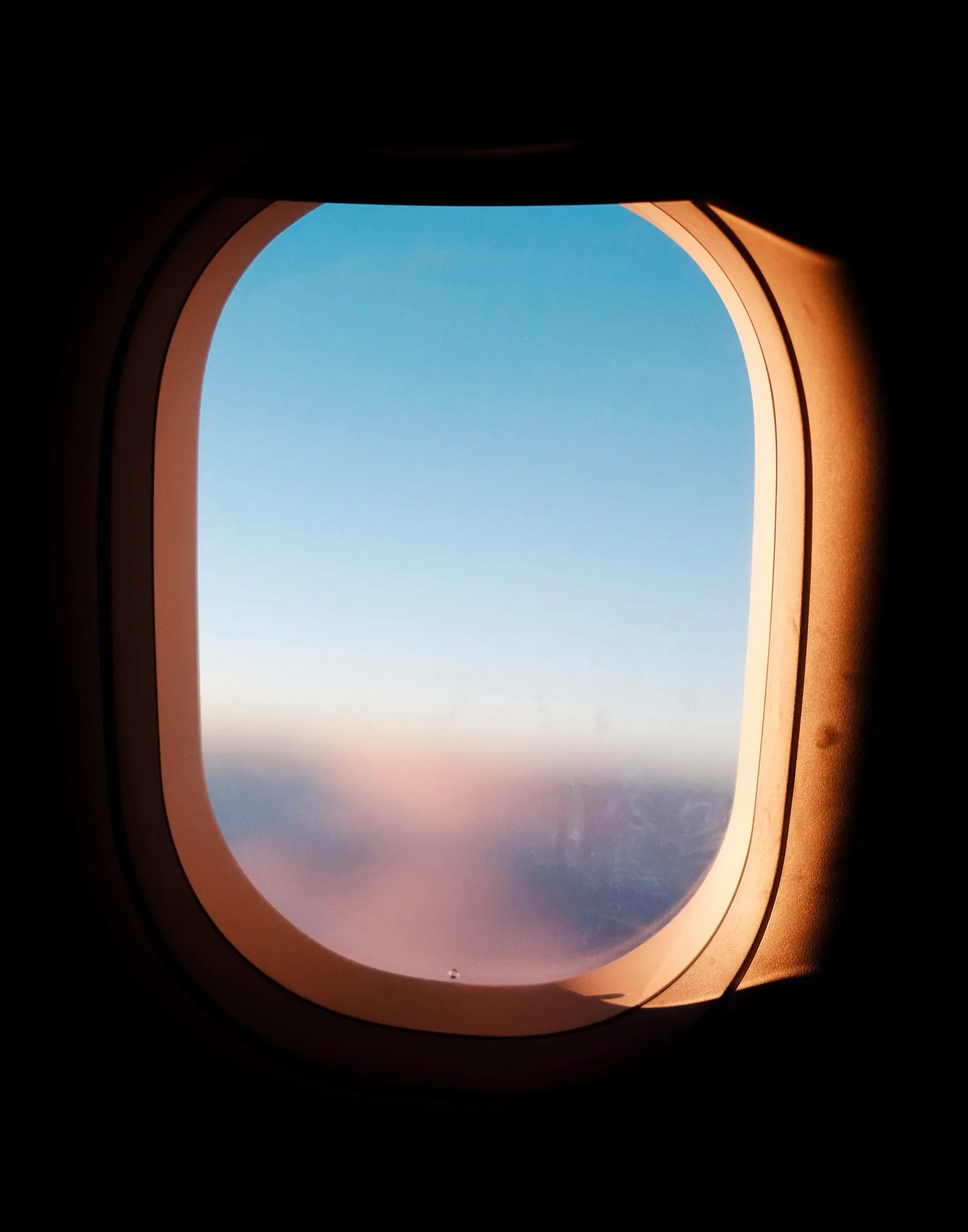 Photo of the skyline from the window of a flight