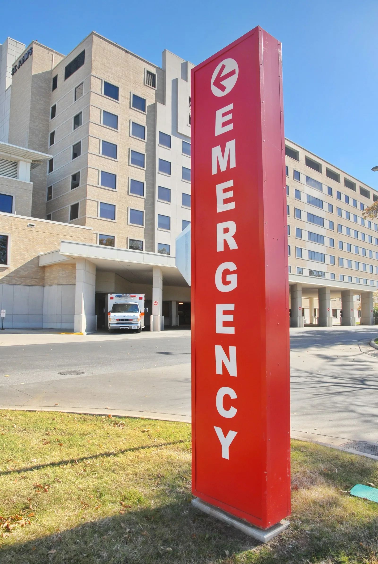An EMERGENCY sign at a hospital