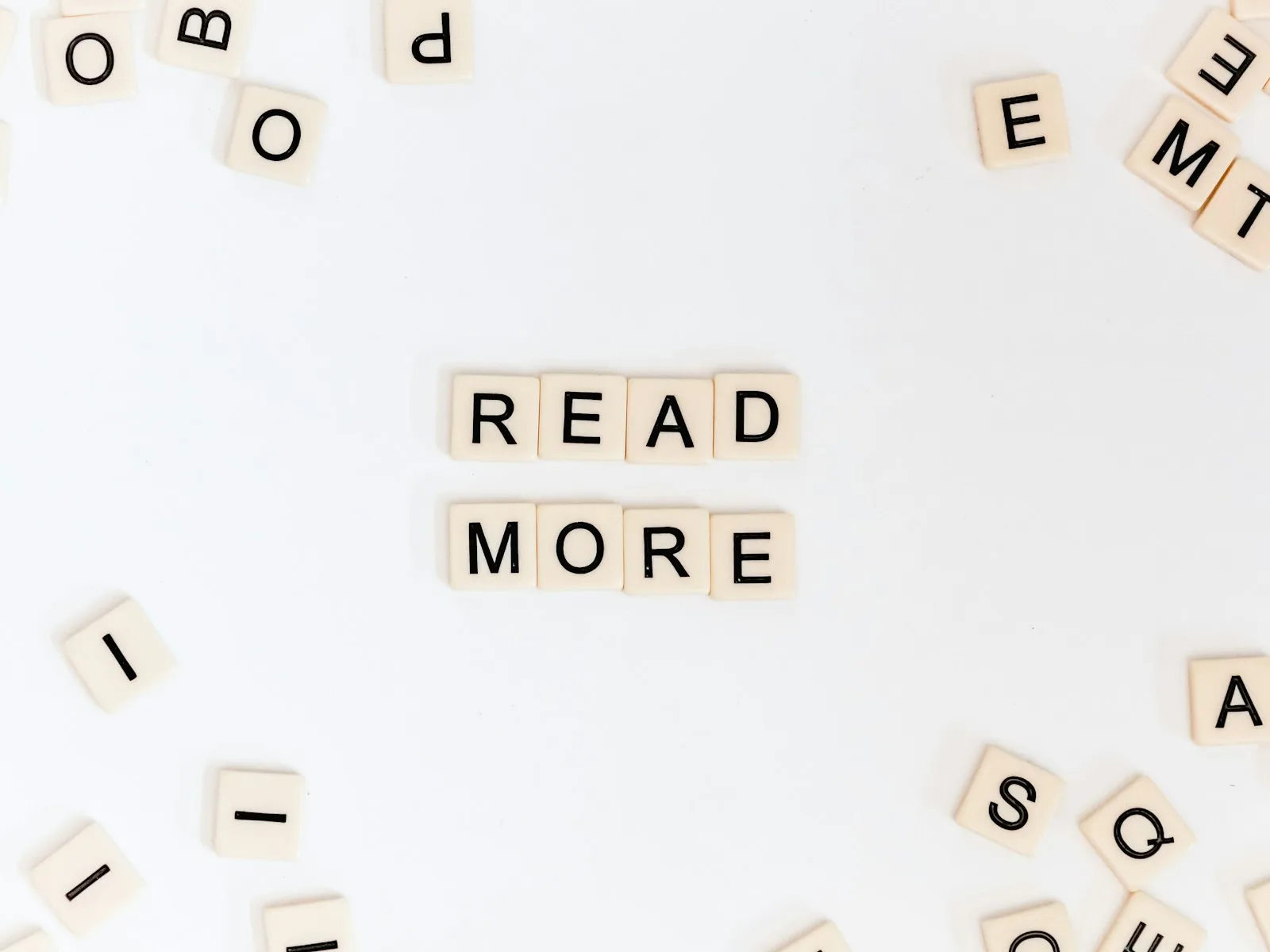 A sign stating the words “Read More”